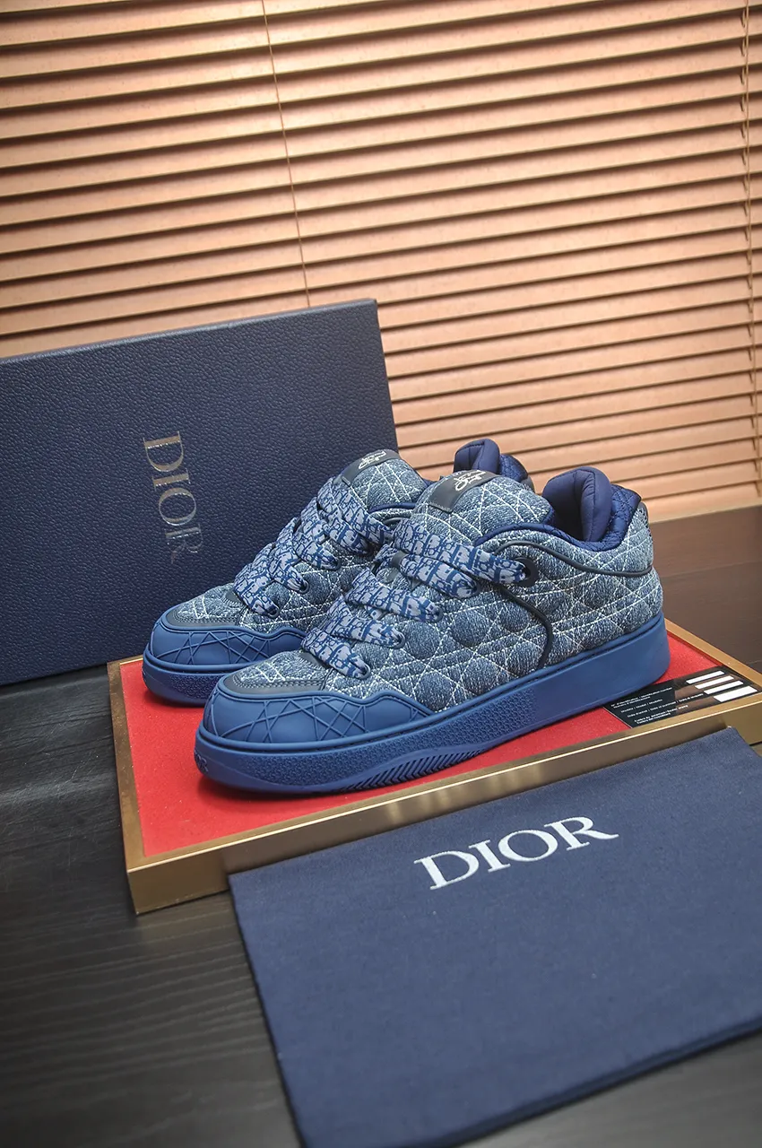 Men's men's shoes 💰: 800💶 (top original order) Brand: Dior (Dior) Standard code: Men's code 39-44 (45 customized) Grade: Same as the official website Material: Top original cowhide stitched together Original wear-resistant and lightweight outsole Style category: Fashionable casual shoes Distinguished luxury brand elements top luxury Color: Actual picture color